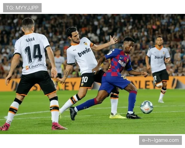 西甲新赛季分组揭晓，强队混战状态回暖成焦点